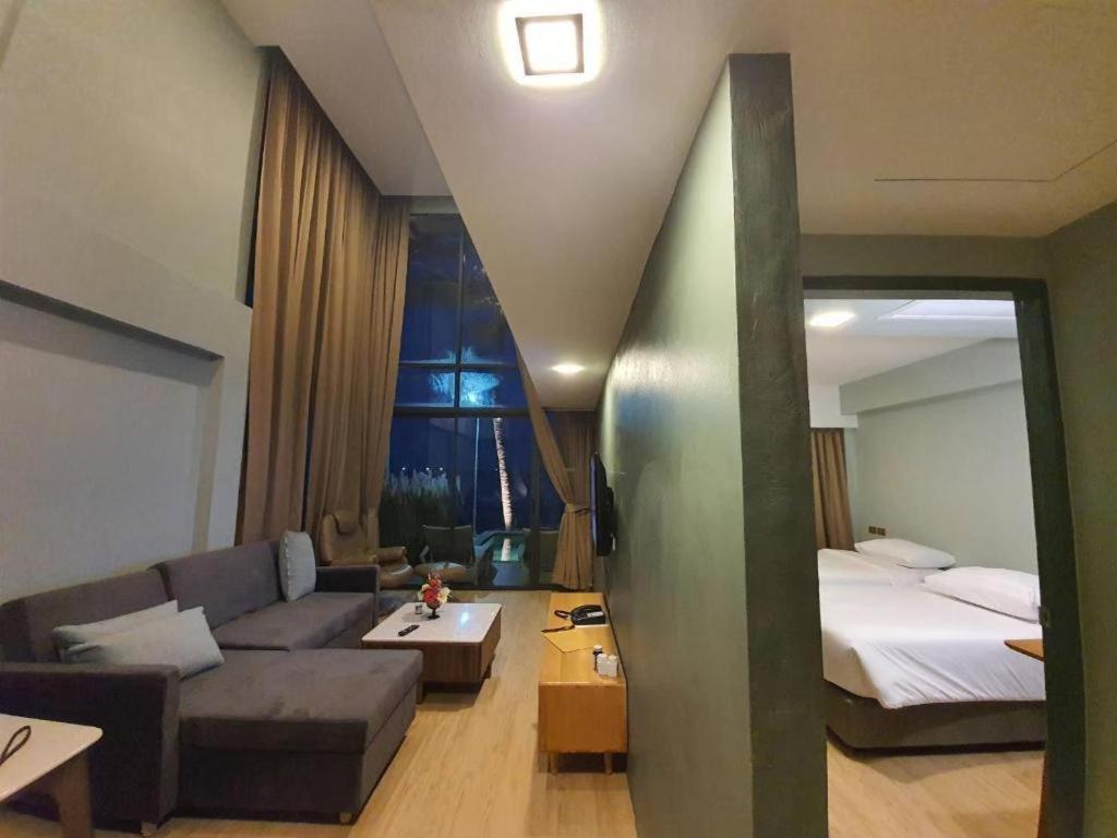 Eco Cozy Beachfront Resort Chaam Hua Hin Extérieur photo
