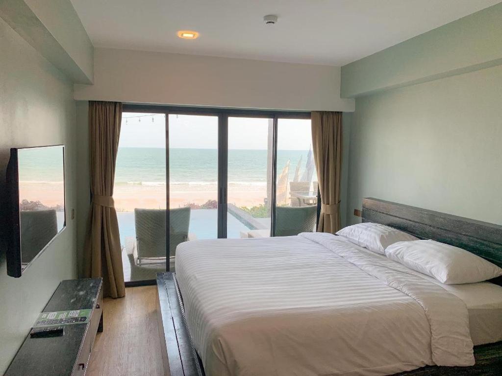 Eco Cozy Beachfront Resort Chaam Hua Hin Extérieur photo