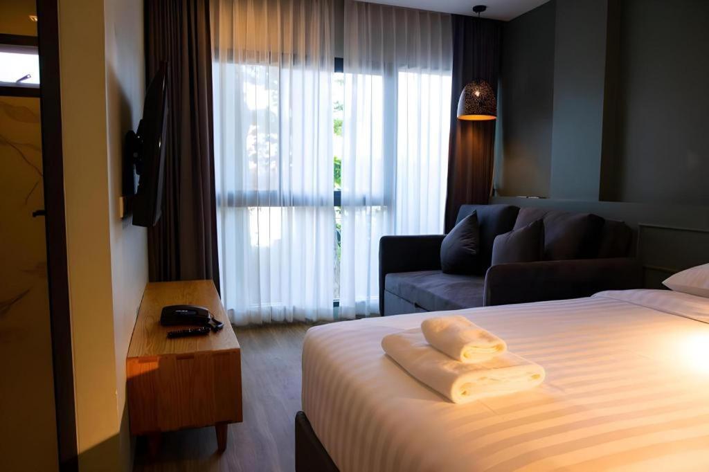 Eco Cozy Beachfront Resort Chaam Hua Hin Extérieur photo